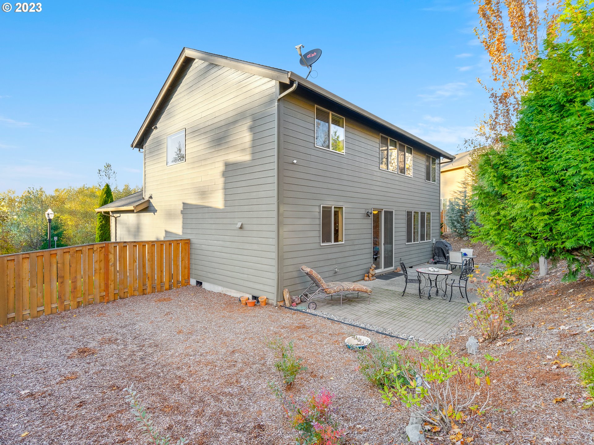5420 Northwest 15th Circle Camas, WA 98607 - Photo 22 of 29 a backyard of a house with table and chairs