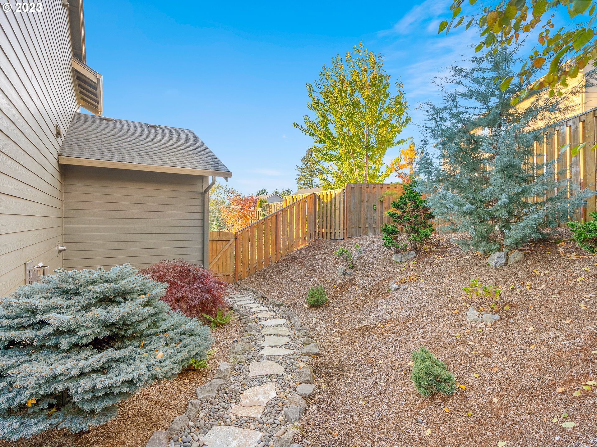 5420 Northwest 15th Circle Camas, WA 98607 - Photo 23 of 29 a backyard of a house