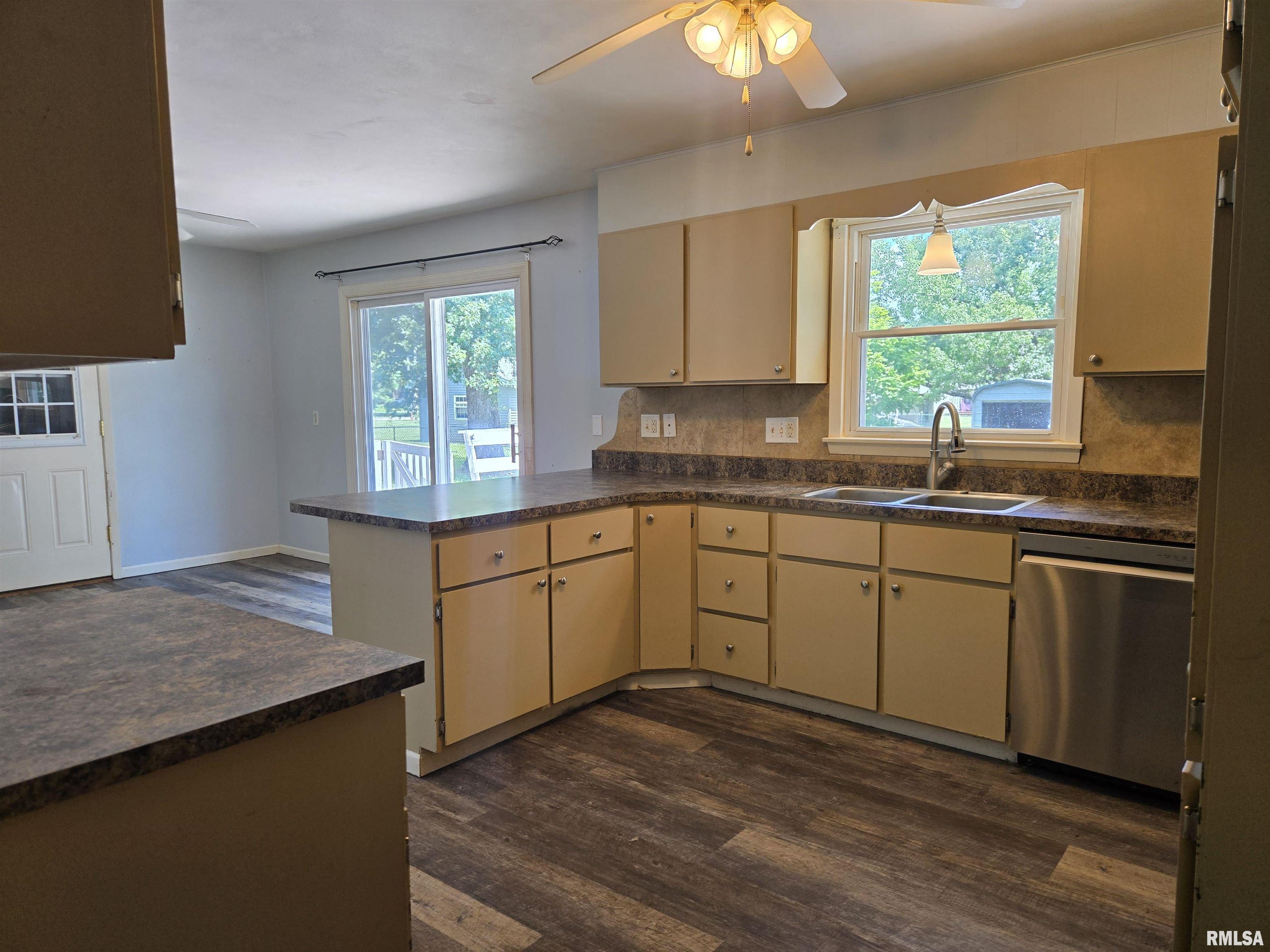 513 South Marion Street Carthage, IL 62321 - Photo 12 of 43