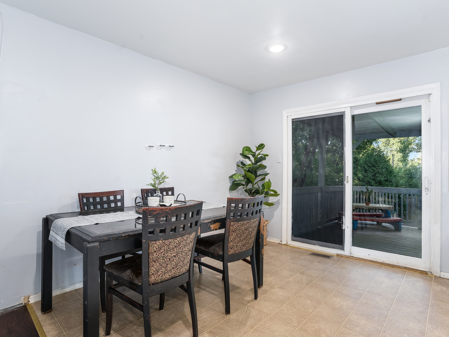 156 Bedford Road Bolingbrook, IL 60440 - Photo 5 of 16 a dining room with furniture and window