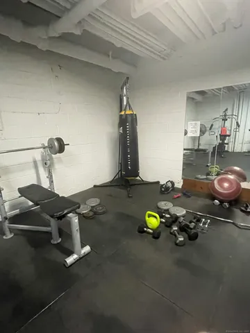 $2,100 | 27 Northill Street, Unit 3P, Stamford, CT 06907