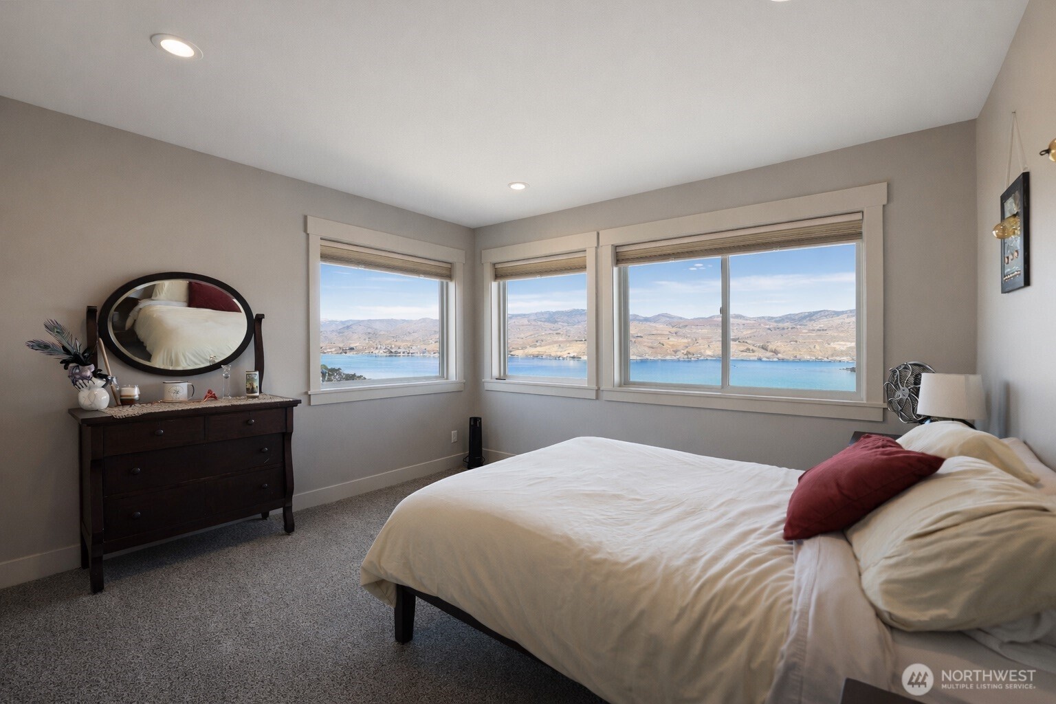149 Clos Chevalle Road Chelan, WA 98816 - Photo 31 of 37 a bedroom with a bed and window