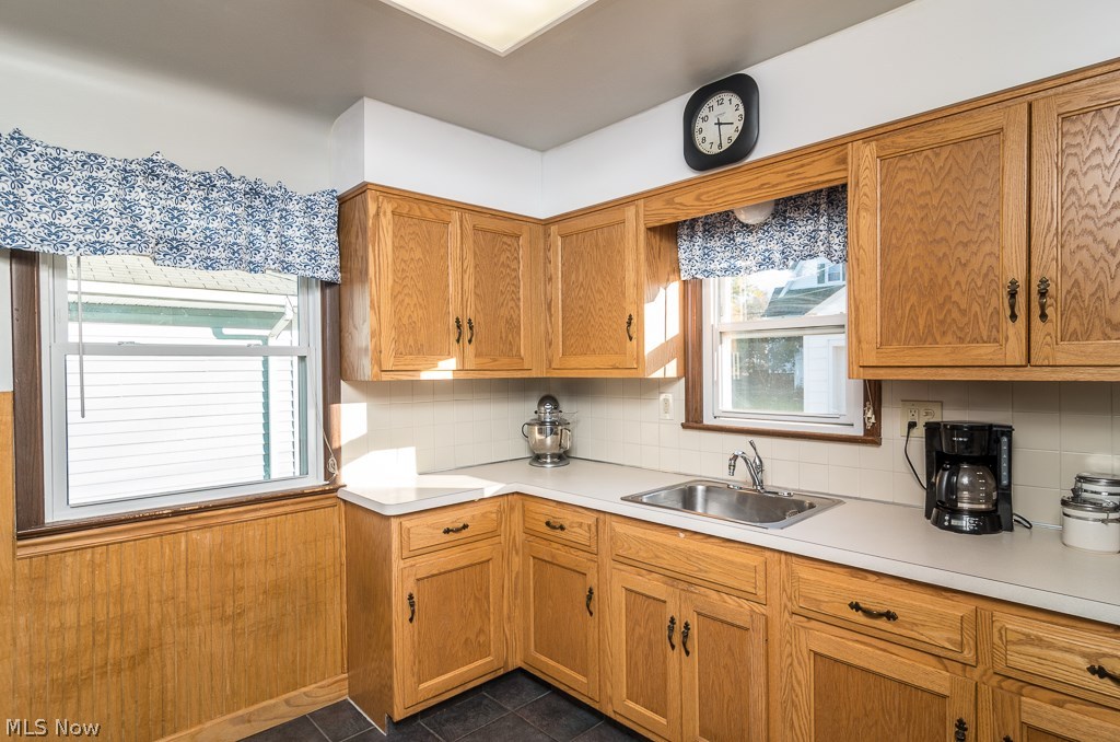 9215 Snow Road Cleveland, OH 44130 - Photo 5 of 26