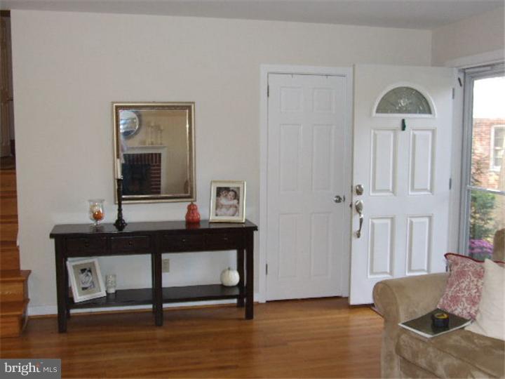 564 Rutgers Avenue Swarthmore, PA 19081 - Photo 3 of 21 Living Room