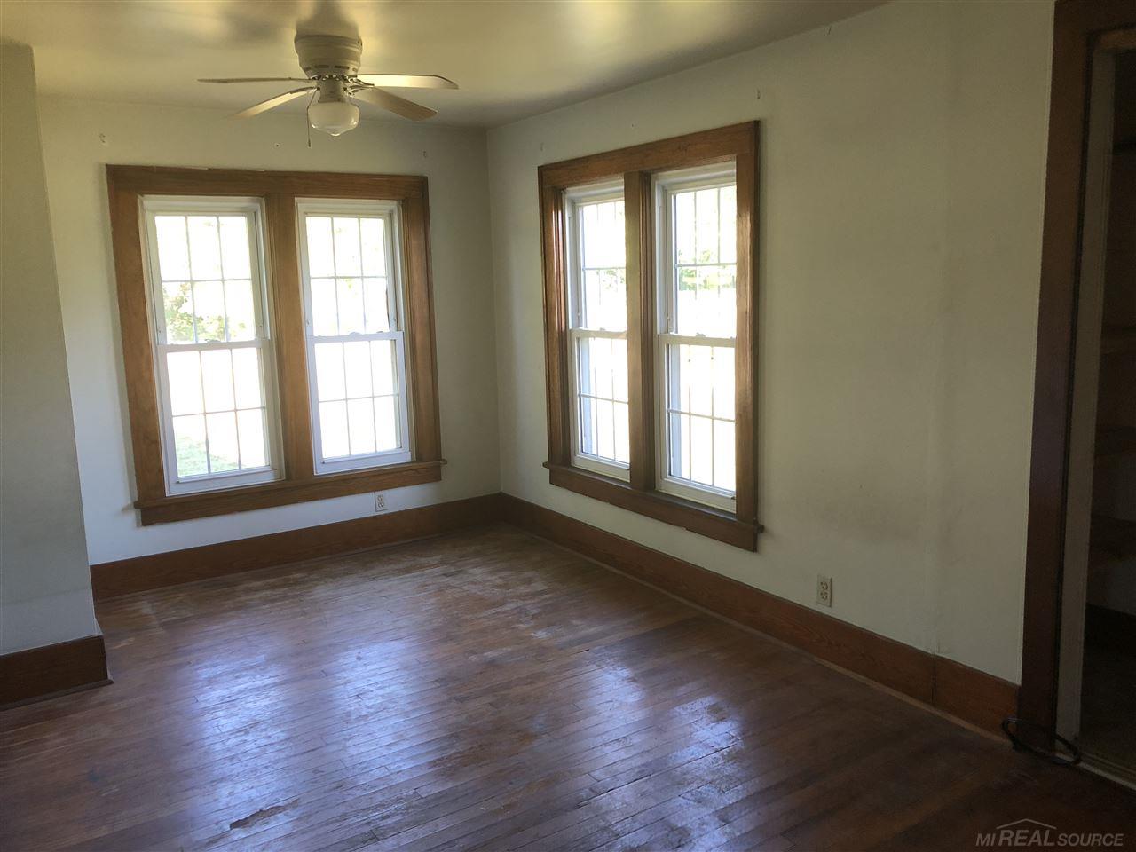 5684 State Road Fort Gratiot, MI 48059 - Photo 7 of 32