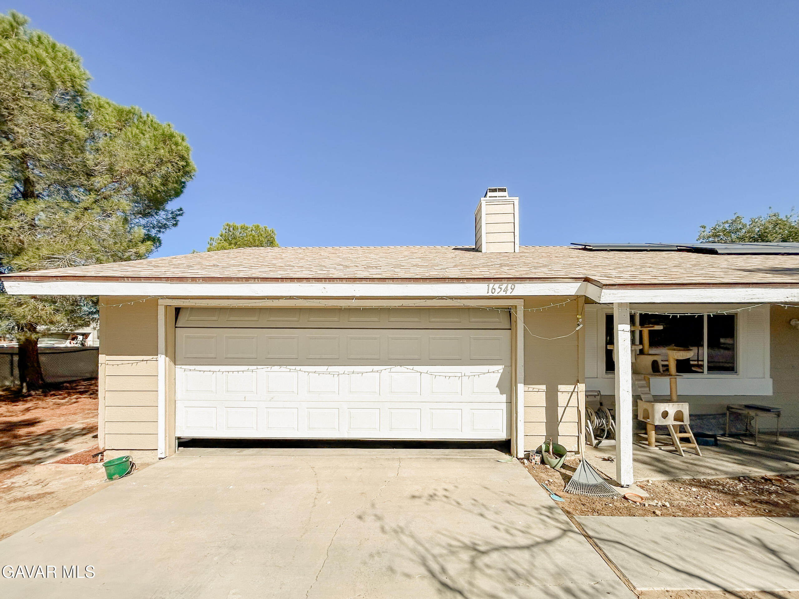 16549 Mossdale Avenue Lake Los Angeles, CA 93535 - Photo 20 of 23 a view of open kitchen