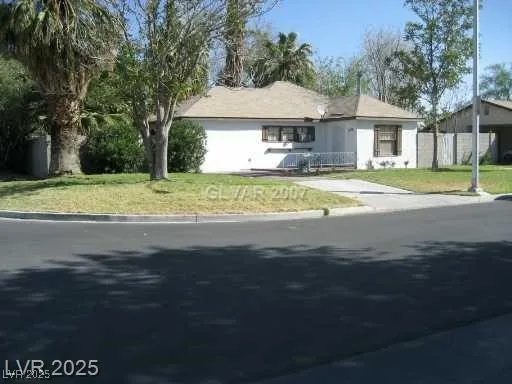 $1,950 | 1301 Bracken Avenue, Las Vegas, NV 89104