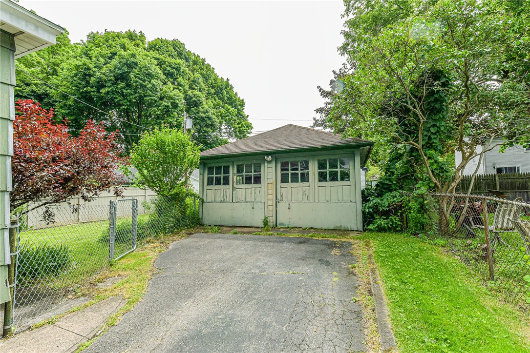 172 Bedford Street Rochester, NY 14609 - Photo 9 of 36