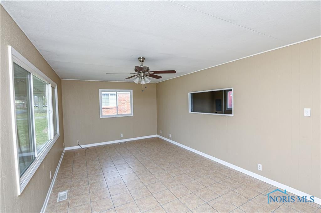 202 Independence Road Toledo, OH 43607 - Photo 3 of 20 Gallery Image 3