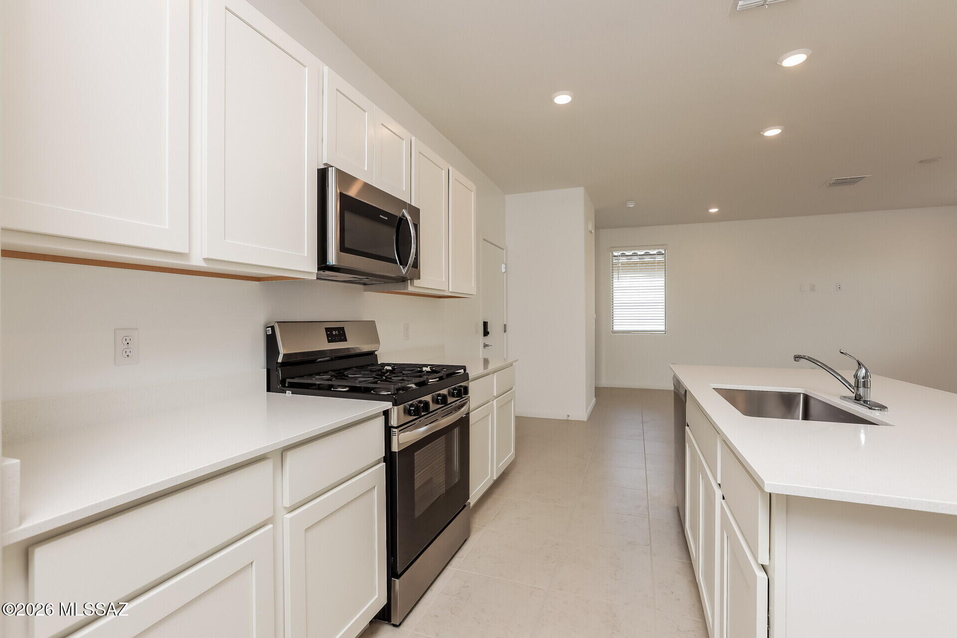 7068 West Indian Clover Way Tucson, AZ 85757 - Photo 5 of 17 5-photo-Kitchen-7e6c0b63-58a9-4e5c-bed3-