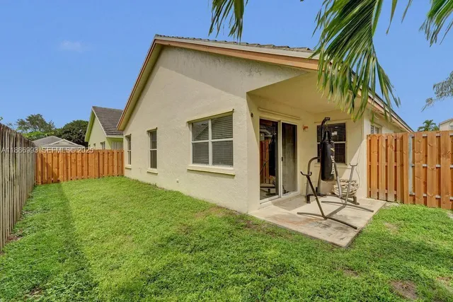 a view of a house with backyard and porch
