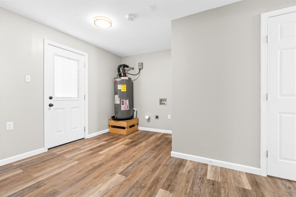 1210 Southey Street Waco, TX 76704 - Photo 11 of 29 an empty room with wooden floor and windows