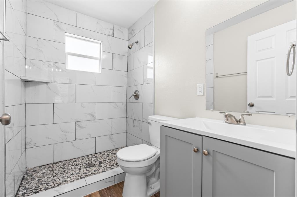 1210 Southey Street Waco, TX 76704 - Photo 17 of 29 a bathroom with a sink a toilet and shower