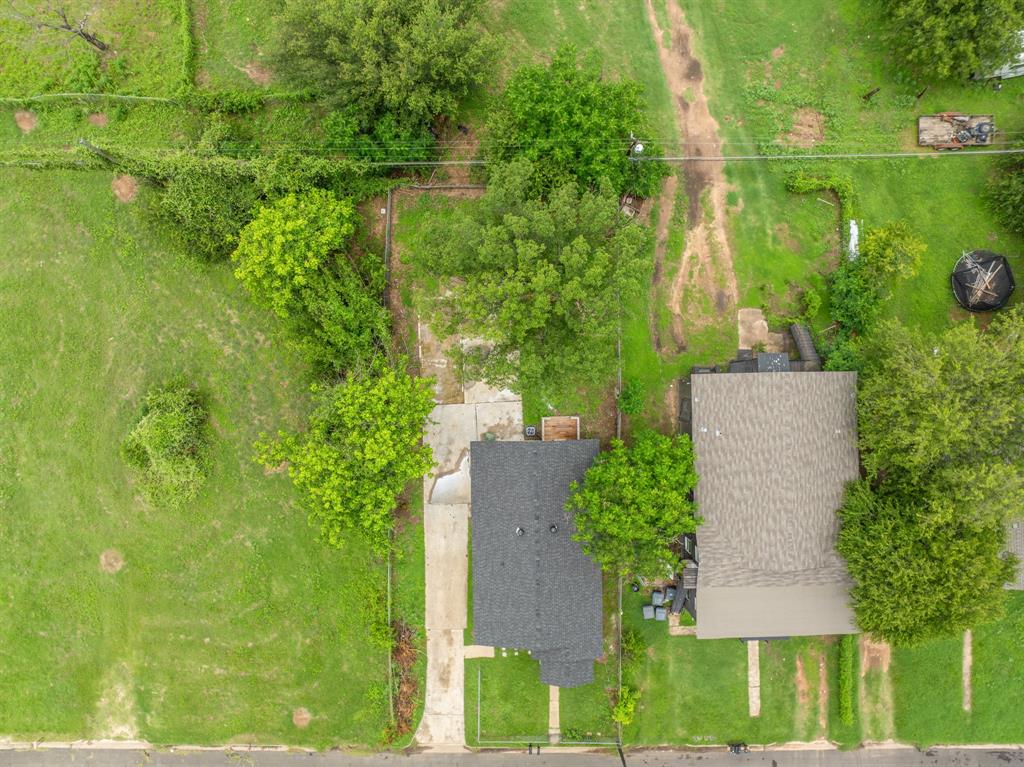 1210 Southey Street Waco, TX 76704 - Photo 20 of 29 an aerial view of a house with a yard and lake view