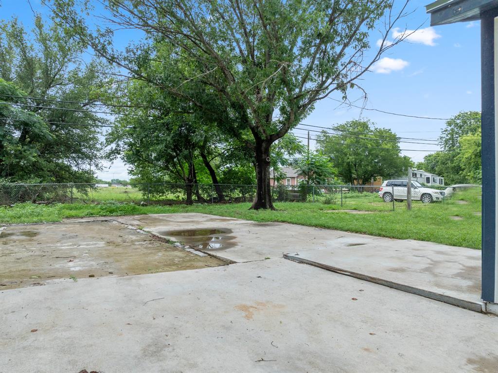 1210 Southey Street Waco, TX 76704 - Photo 26 of 29 a view of a park with tree s