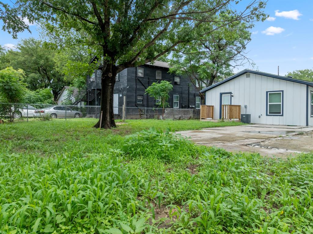 1210 Southey Street Waco, TX 76704 - Photo 27 of 29 a house view with a garden space