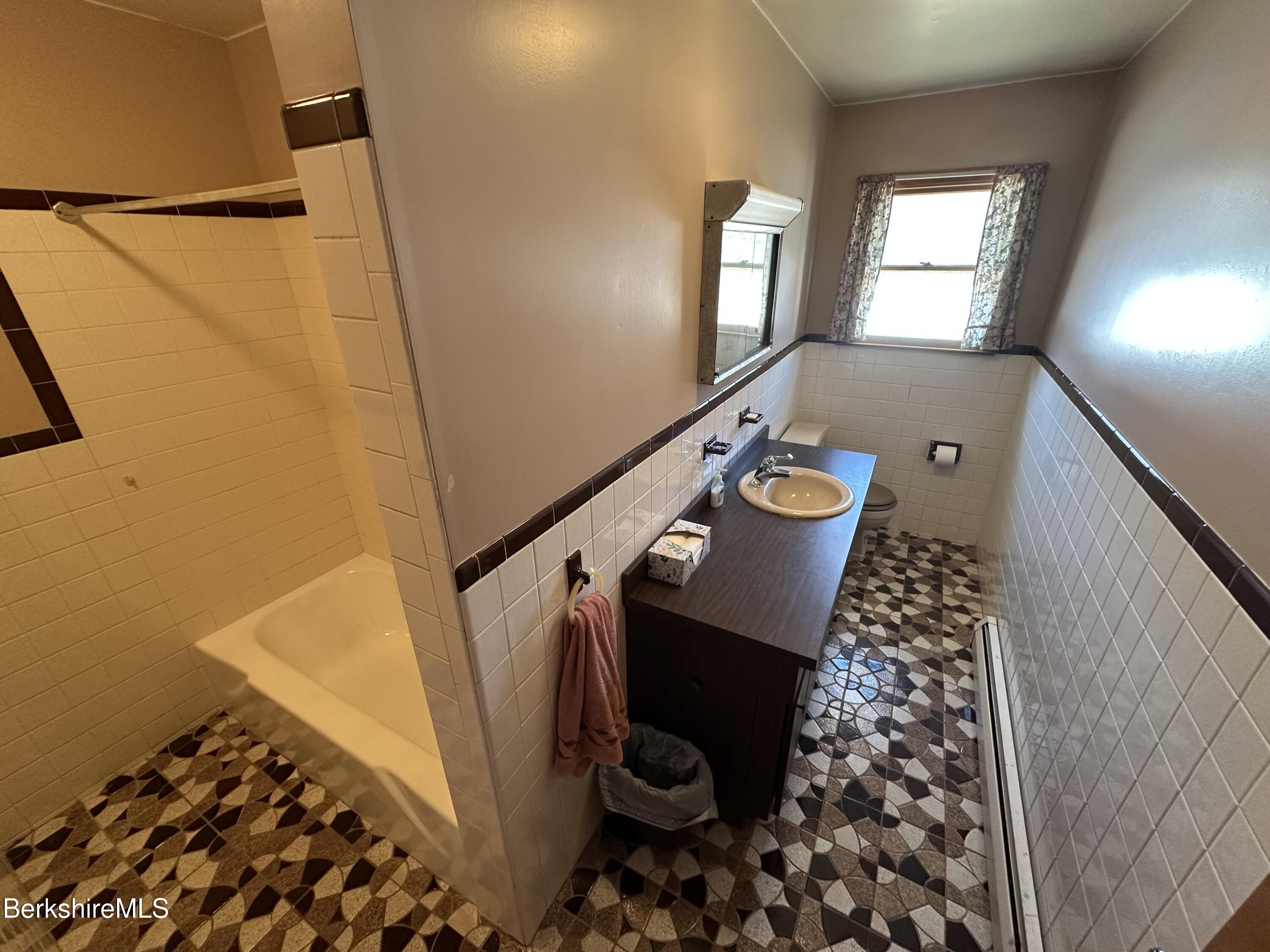 4283 Ccrt 9 Extension New Lebanon, NY 12125 - Photo 19 of 39 Gary main bath 2