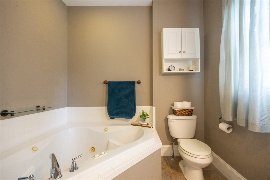 12 Windsor Drive Ashland, MA 01721 - Photo 17 of 37