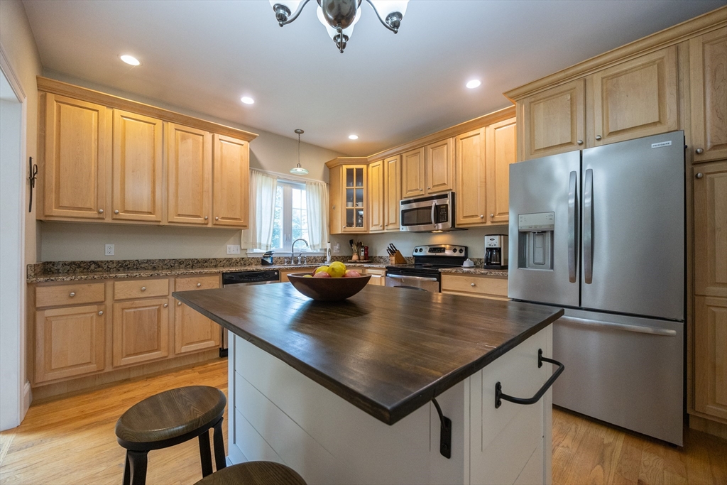 12 Windsor Drive Ashland, MA 01721 - Photo 5 of 37