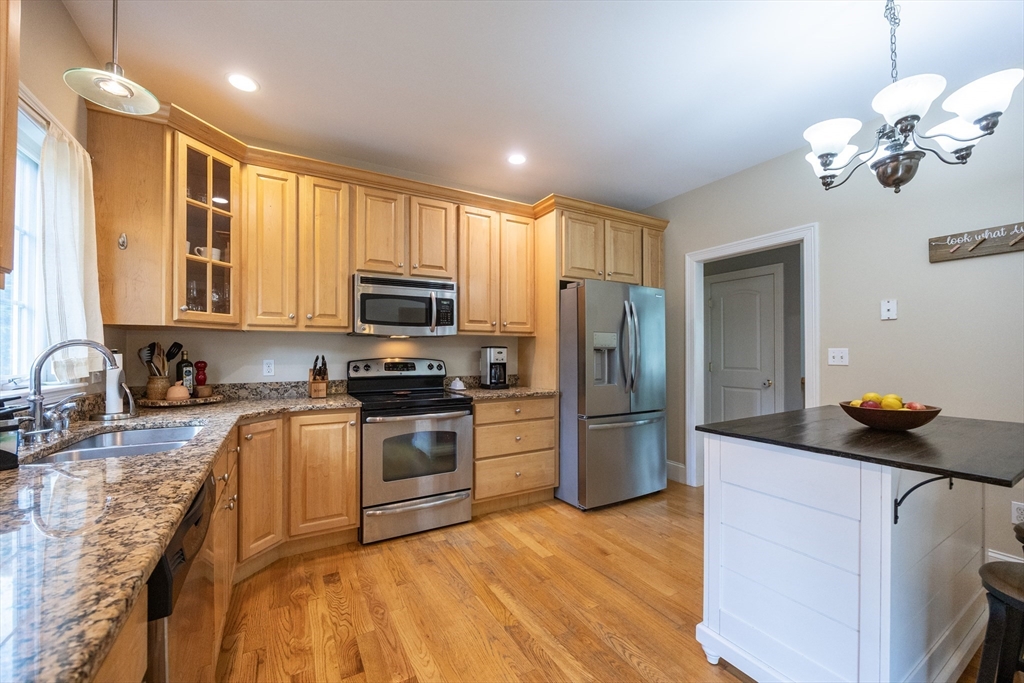 12 Windsor Drive Ashland, MA 01721 - Photo 6 of 37