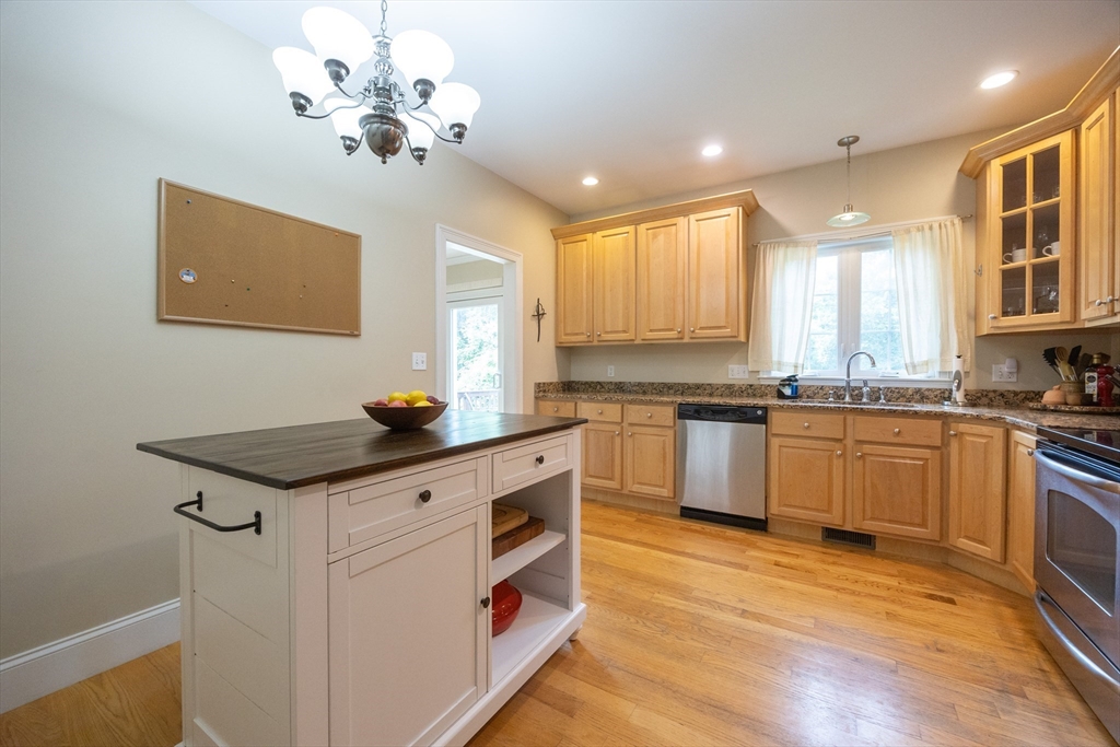 12 Windsor Drive Ashland, MA 01721 - Photo 7 of 37