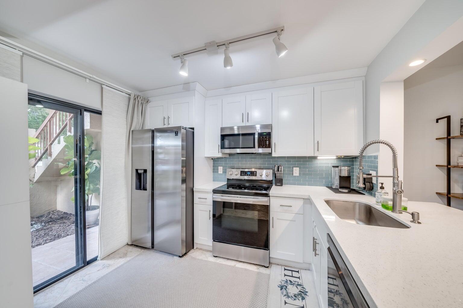 3939 Northeast 5th Avenue, Unit D103 Boca Raton, FL 33431 - Photo 3 of 22 20250603005852230999000000-o