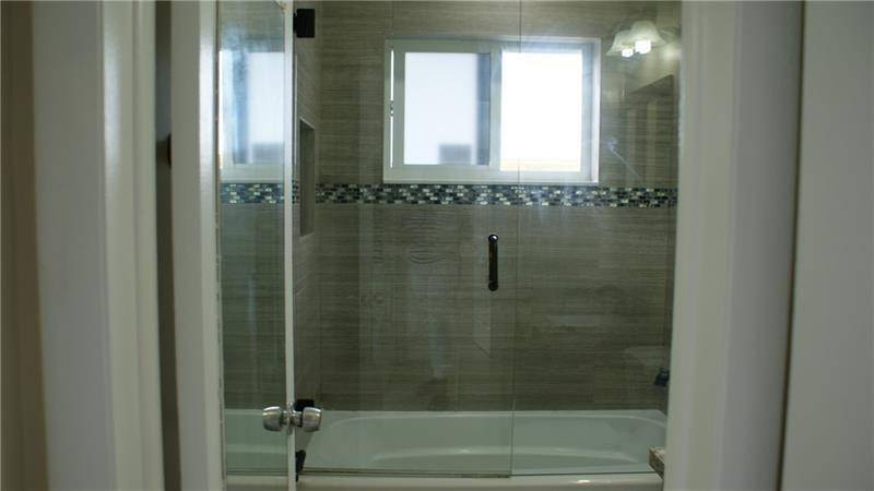 6109 Southwest 30th Street Miramar, FL 33023 - Photo 16 of 22 a bathroom with a bathtub