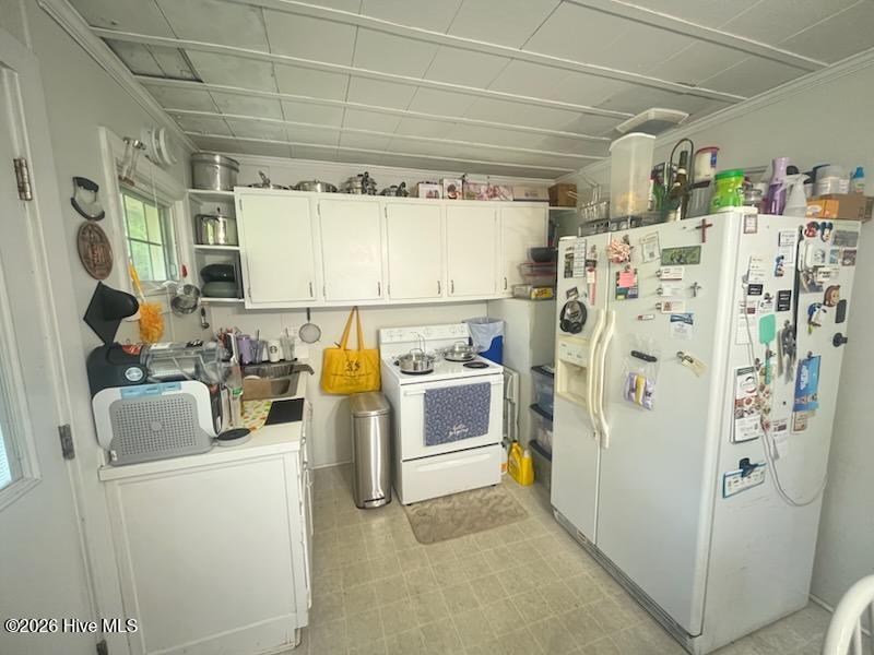 3100 Trent Road New Bern, NC 28562 - Photo 16 of 18 3102 KITCHEN