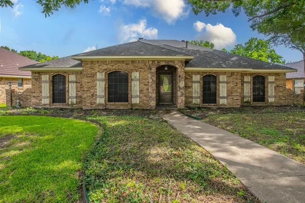 $364,000 | 3302 Oxford Drive, Rowlett, TX 75088