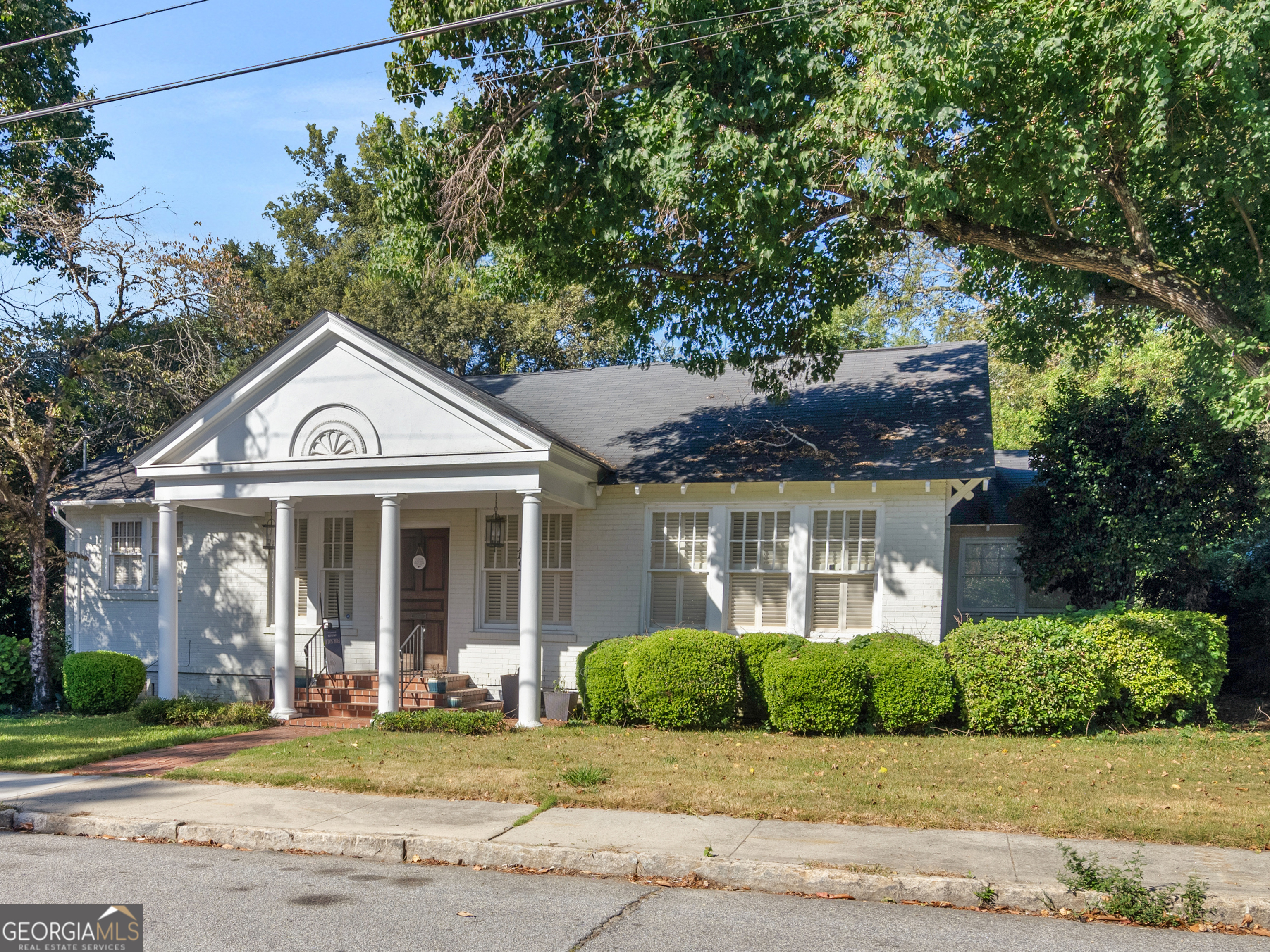 192 Corbin Avenue Macon, GA 31204 - Photo 2 of 35 a front view of a house with a yard