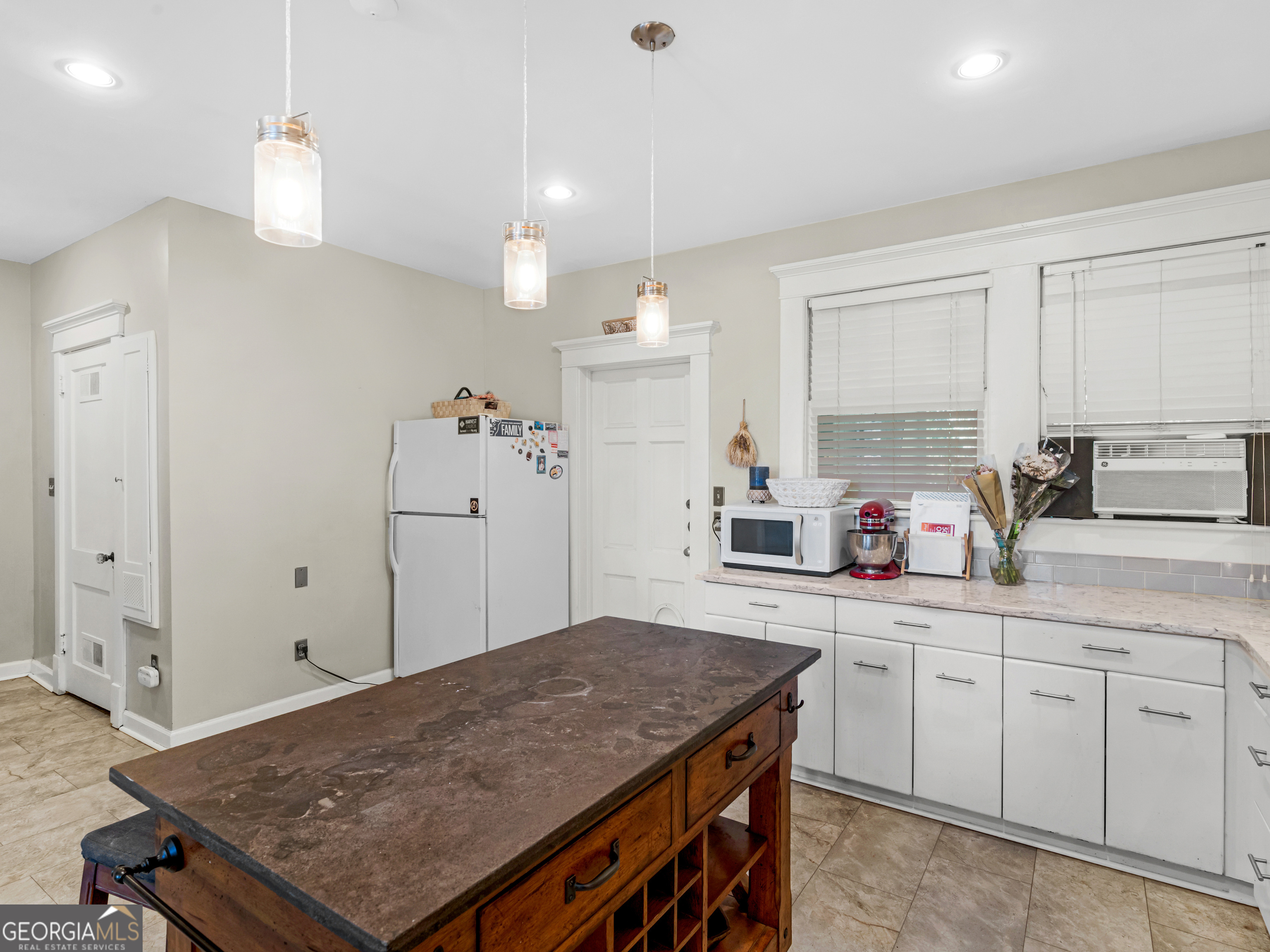 192 Corbin Avenue Macon, GA 31204 - Photo 29 of 35 a kitchen with kitchen island a sink stove and refrigerator