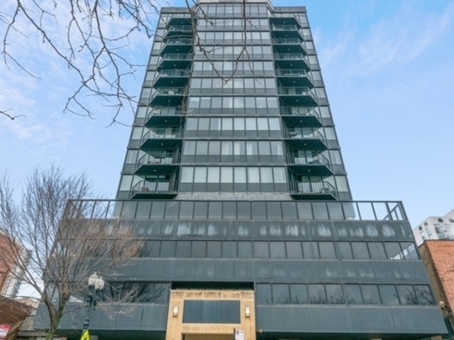 a view of entryway with a front door