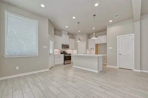 $2,200 | 548 Longleaf Pine Drive, Montgomery, TX 77316