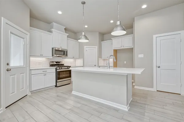 $2,200 | 548 Longleaf Pine Drive, Montgomery, TX 77316