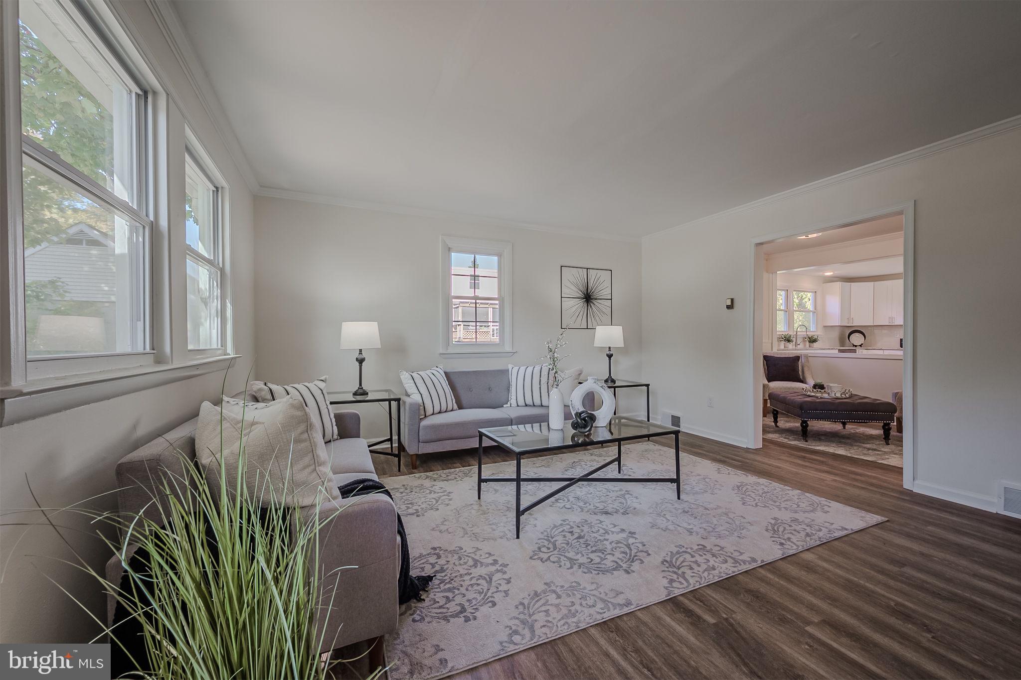 109 Patterson Road Aston, PA 19014 - Photo 4 of 32 Living Room