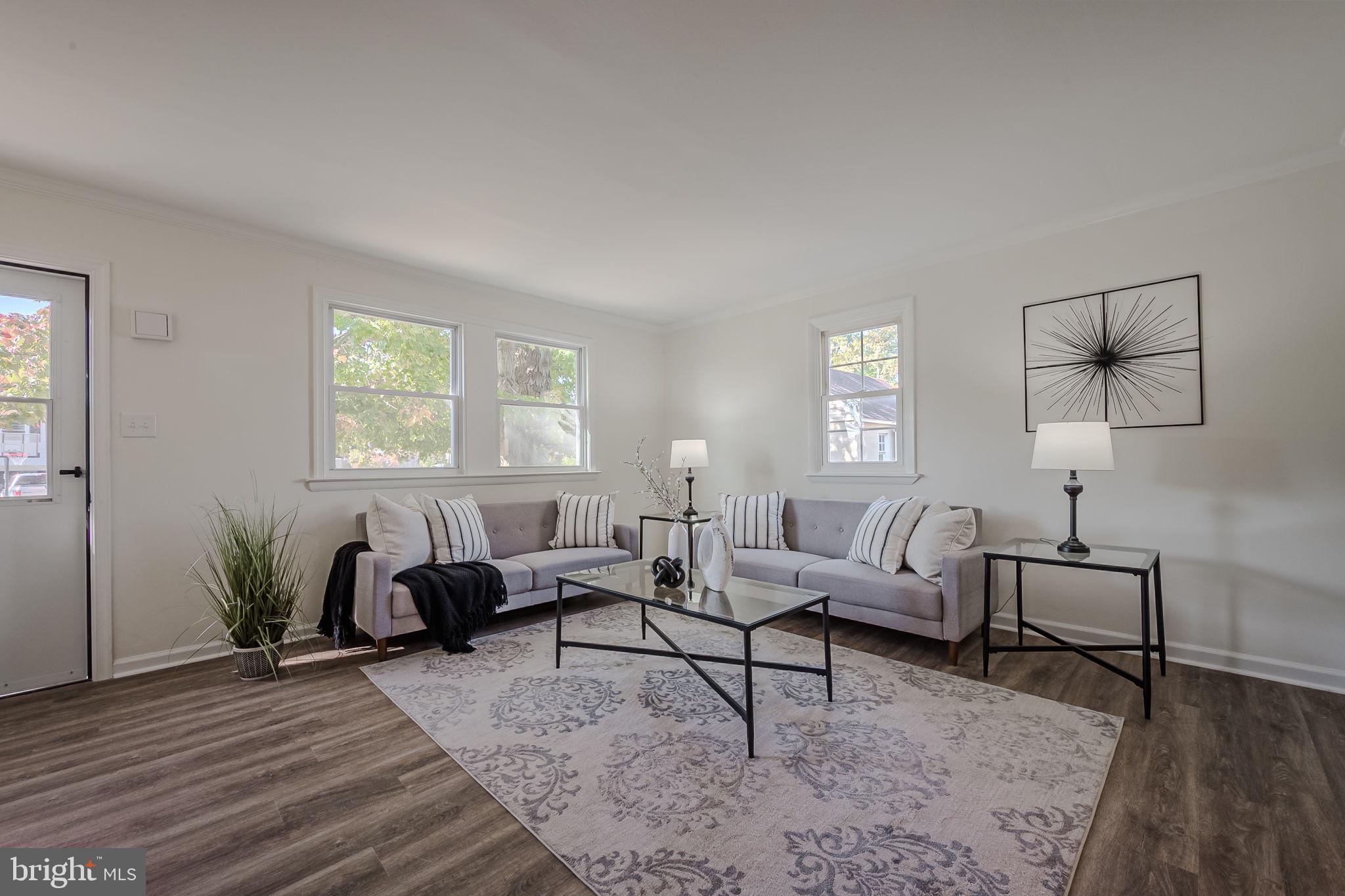 109 Patterson Road Aston, PA 19014 - Photo 5 of 32 Living Room