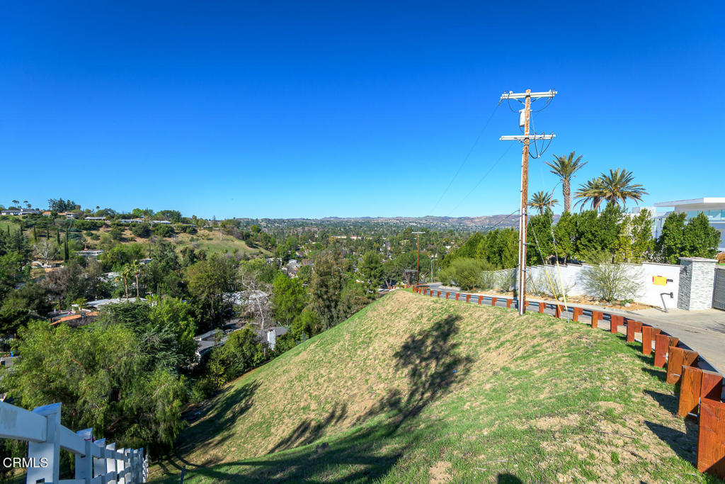 4845 Calderon Road Woodland Hills, CA 91364 - Photo 12 of 54 a view of an outdoor space and a yard