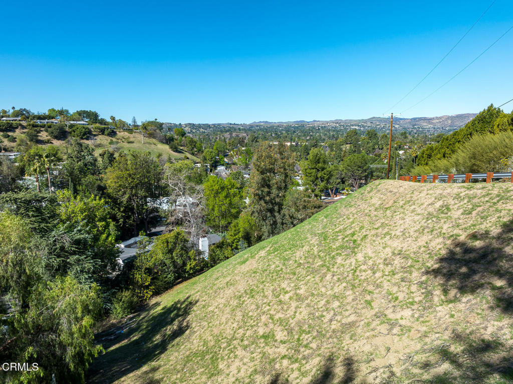 4845 Calderon Road Woodland Hills, CA 91364 - Photo 24 of 54 GYP_4845 Calderon Rd_015_MLS