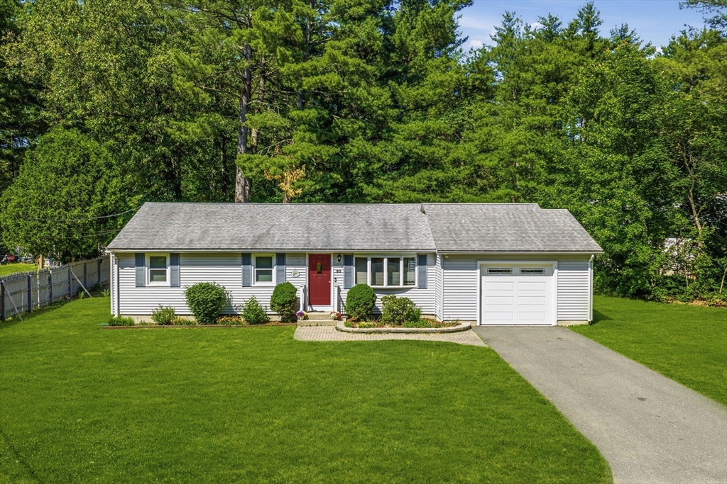 83 Strong Street Easthampton, MA 01027 - Photo 3 of 36