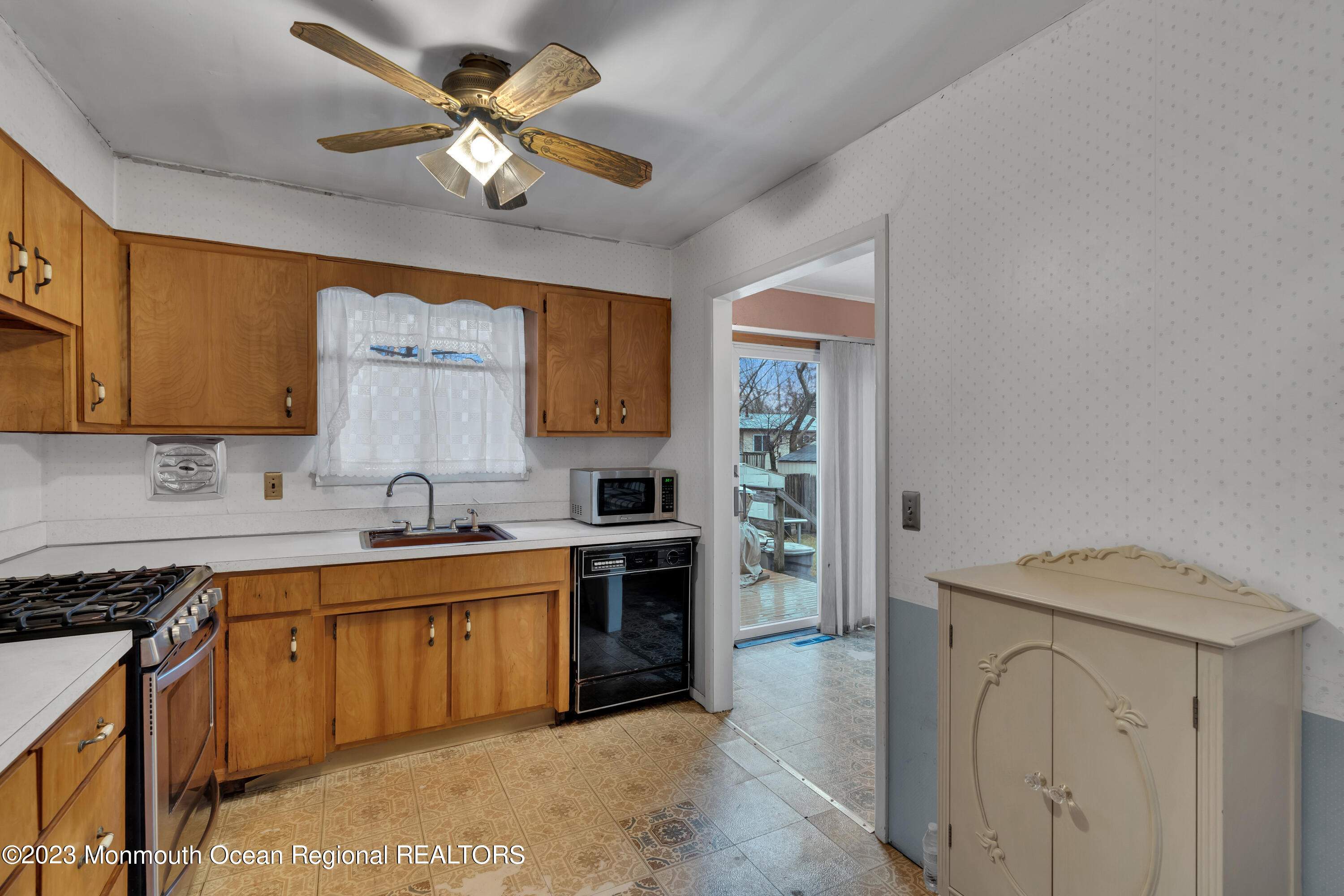 6 Steven Place Jackson, NJ 08527 - Photo 12 of 31 017_dsc02073