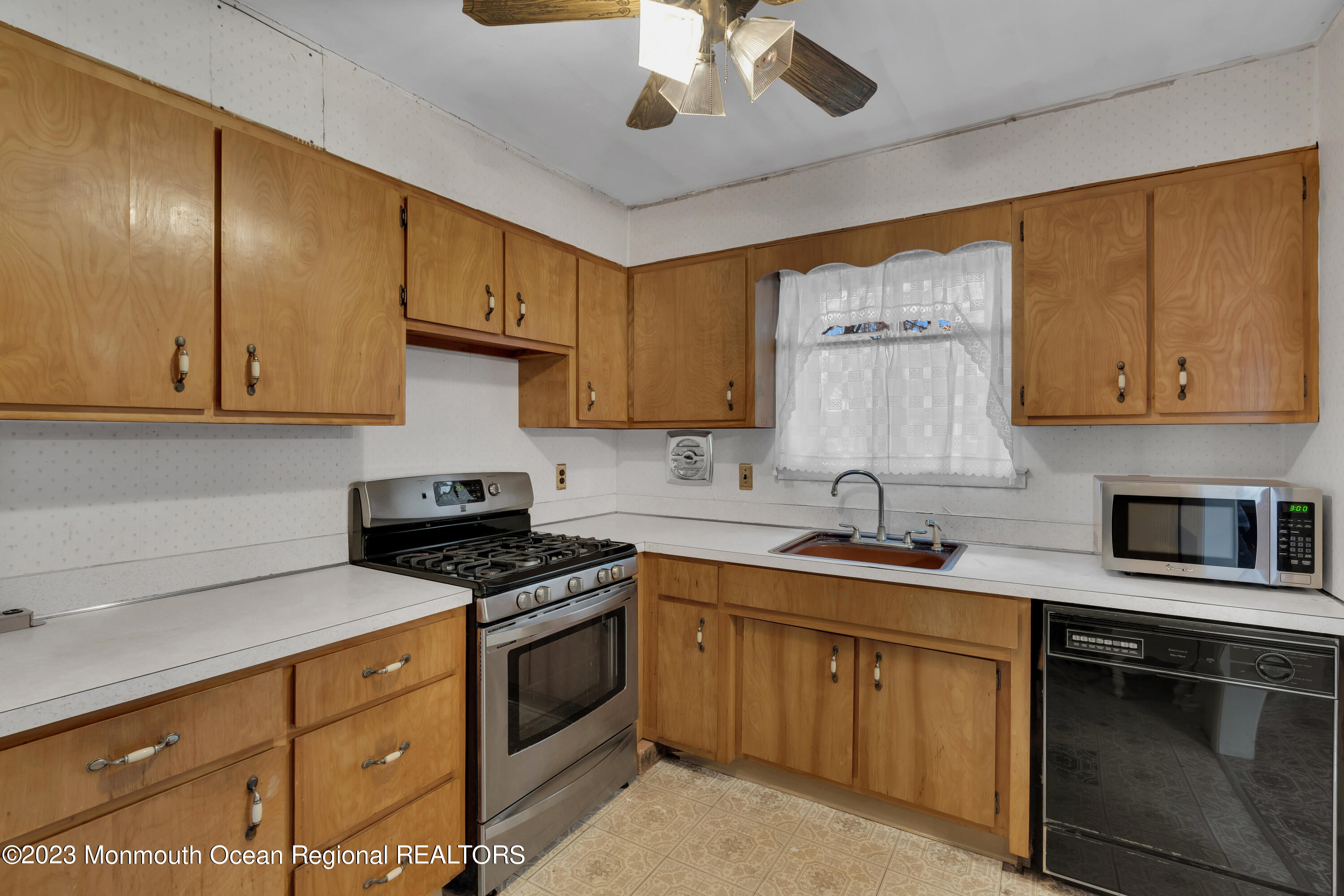 6 Steven Place Jackson, NJ 08527 - Photo 8 of 31 015_dsc02063