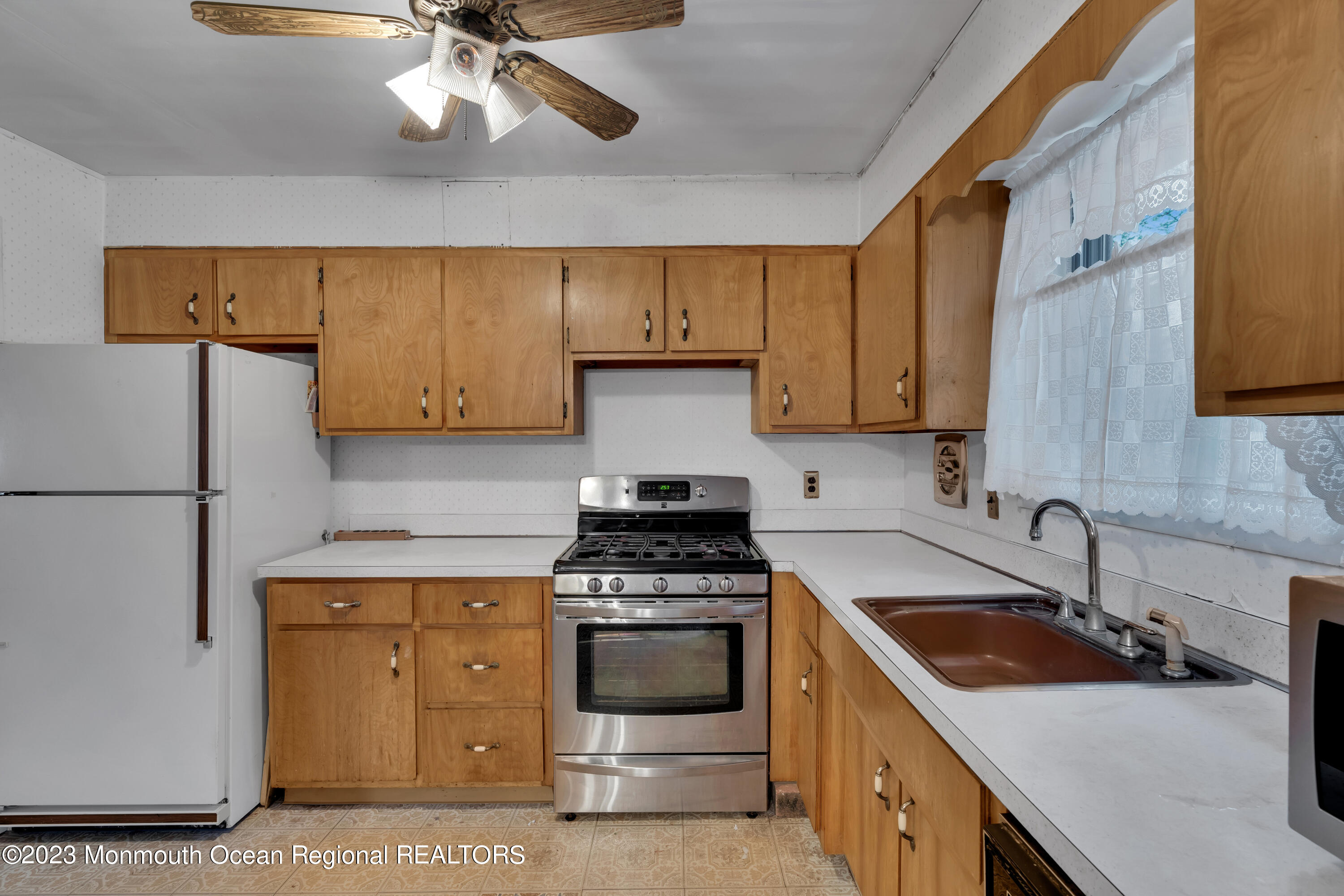 6 Steven Place Jackson, NJ 08527 - Photo 9 of 31 013_dsc02053