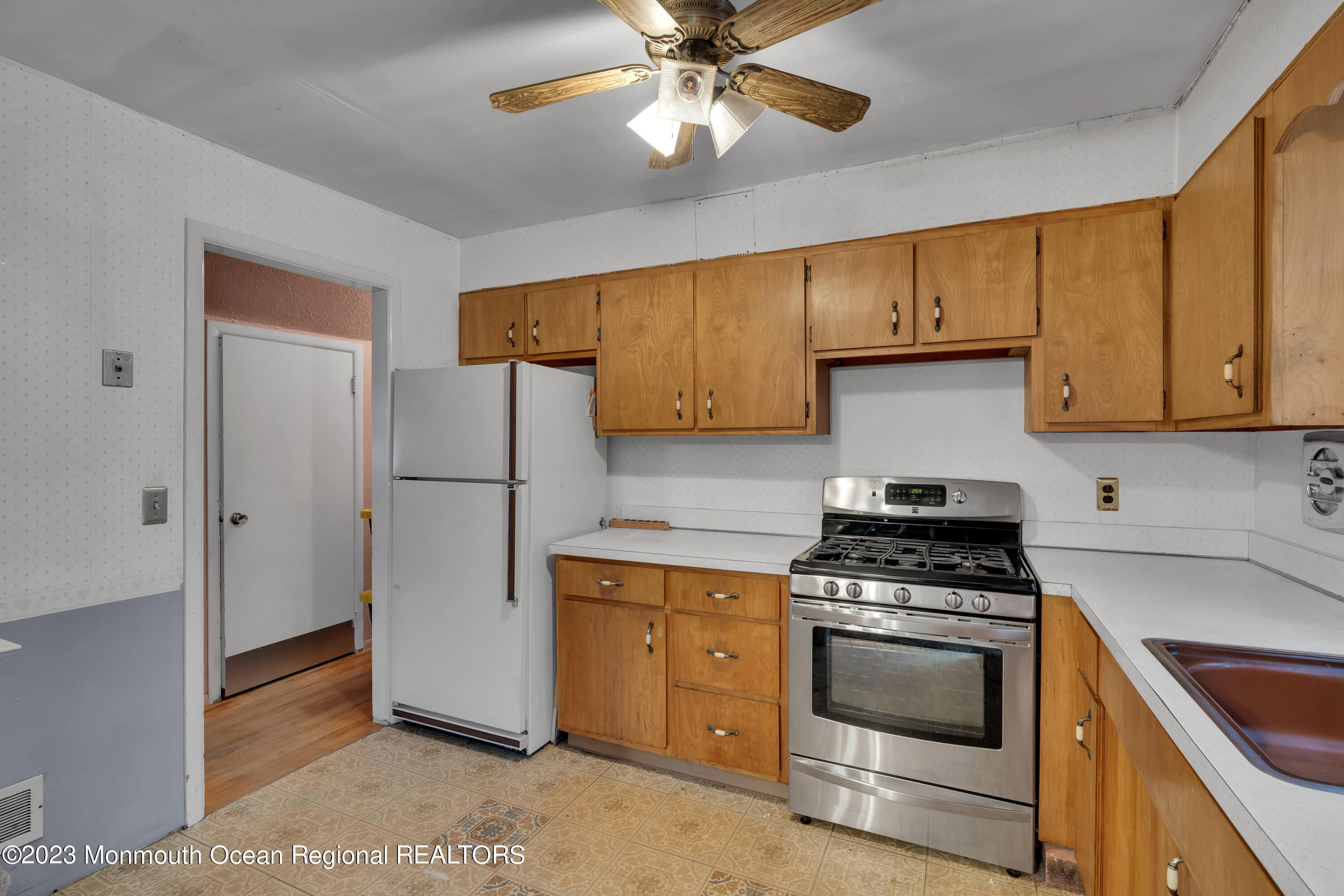 6 Steven Place Jackson, NJ 08527 - Photo 10 of 31 016_dsc02068