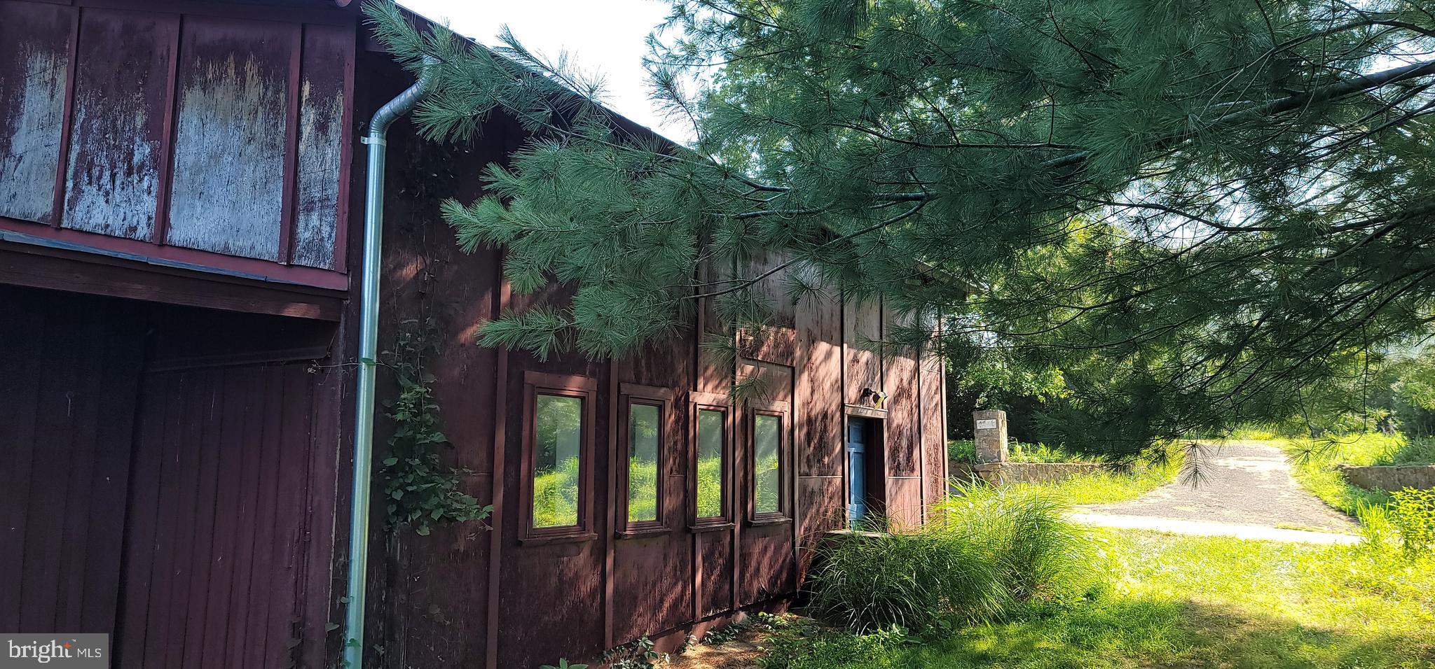 811 Richmond Road Castleton, VA 22716 - Photo 4 of 31