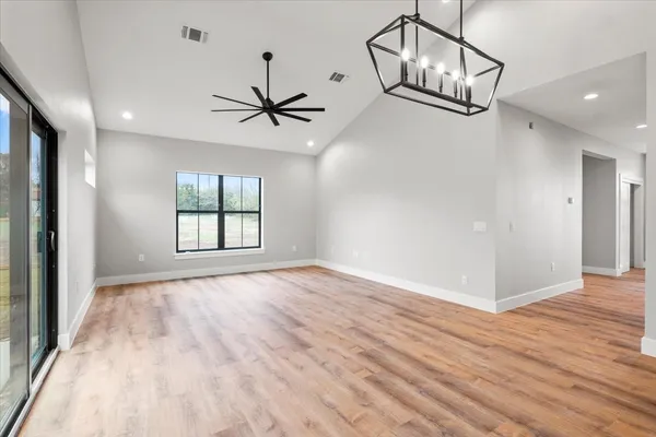 $2,700 | 205 N Avenue, Johnson City, TX 78636