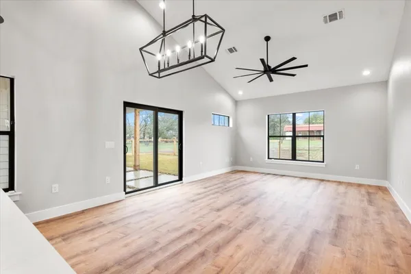 $2,700 | 205 N Avenue, Johnson City, TX 78636