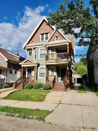 $1,850 | 2558 South Brisbane Avenue, Unit LOWR, Milwaukee, WI 53207
