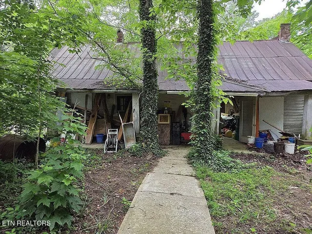 $989,900 | 235 Sparta Street, Spencer, TN 38585