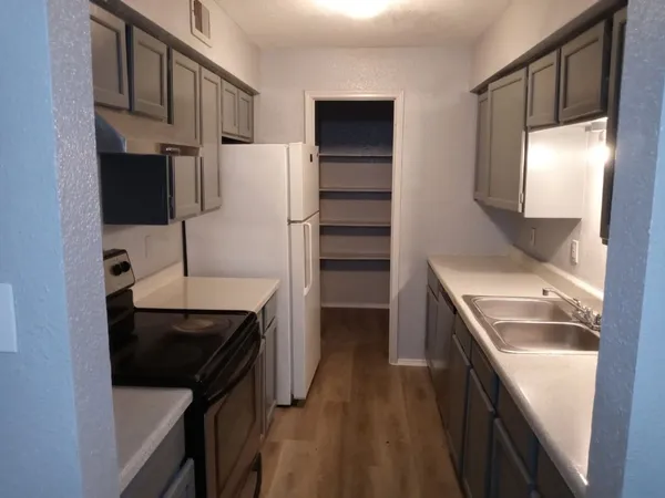 $1,350 | 9700 Leawood Boulevard, Unit 306, Houston, TX 77099