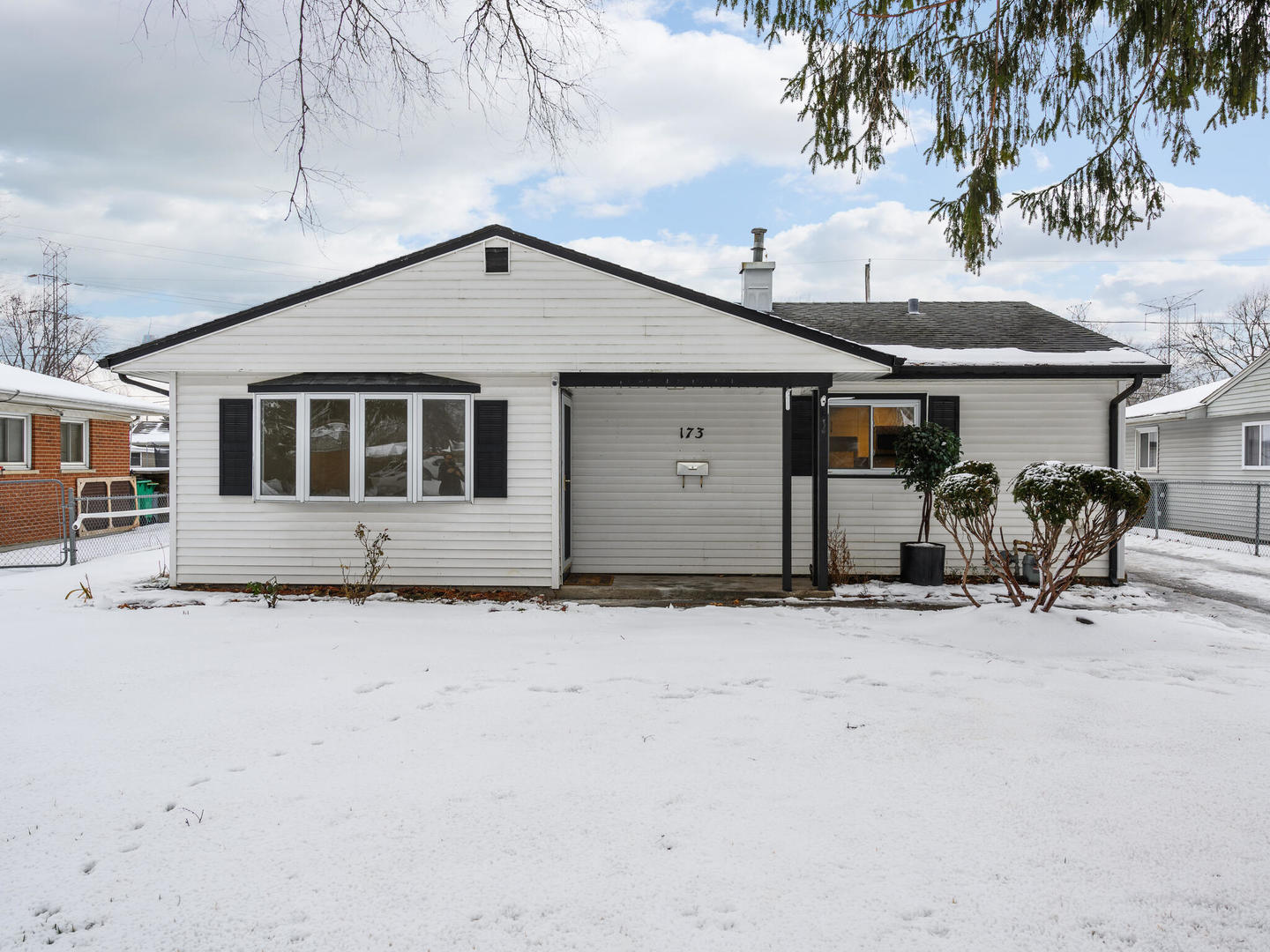 173 East Dennis Road Wheeling, IL 60090 - Photo 1 of 15 a house with yard in front of it
